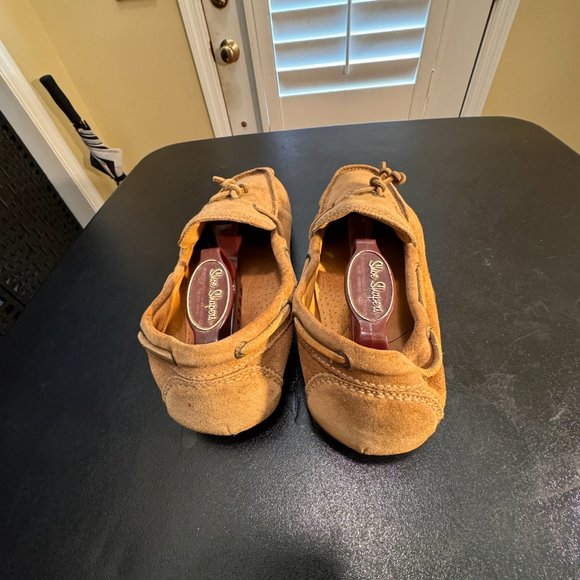 Tommy Bahama size 9 tan desert loafers